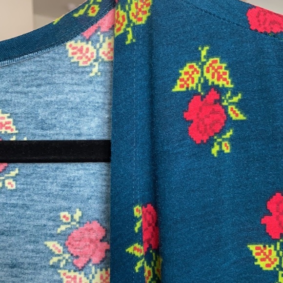 LuLaRoe woman’s coverup Joy XL floral side slits - Picture 12 of 12